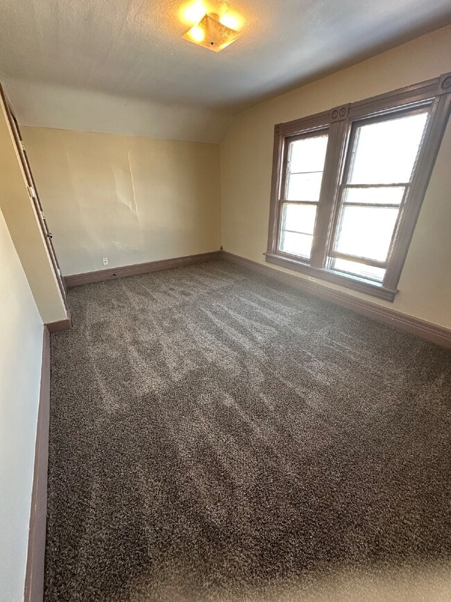 Foto del edificio - 1413 1/2 Linden Ave. Upper