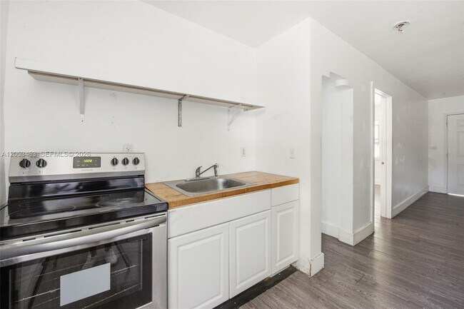 Foto del edificio - 7410 NW Miami Pl