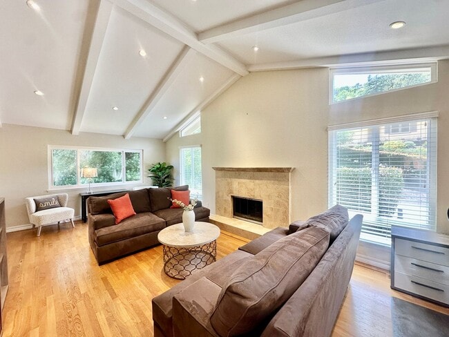 Building Photo - Beautiful San Rafael Home
