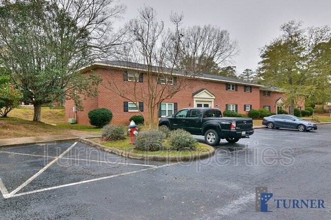Building Photo - 601 Riverhill Cir