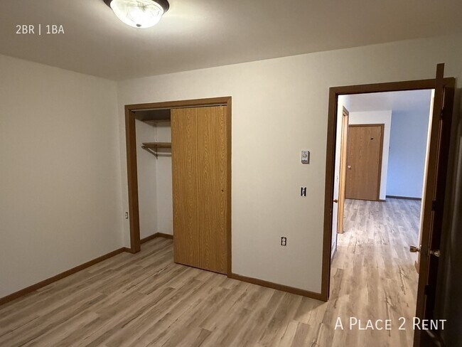 Building Photo - 1733 Hemlock Dr