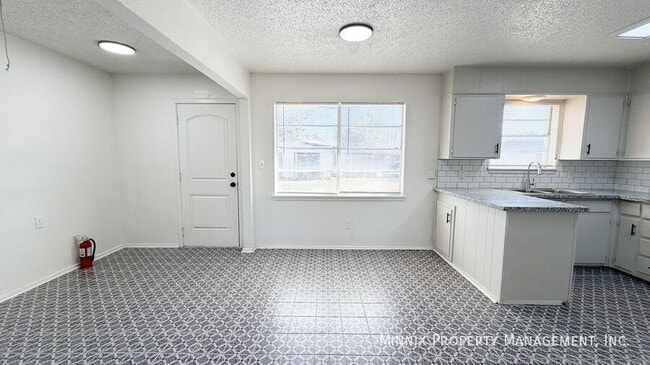 Building Photo - 4615 Grinnell St