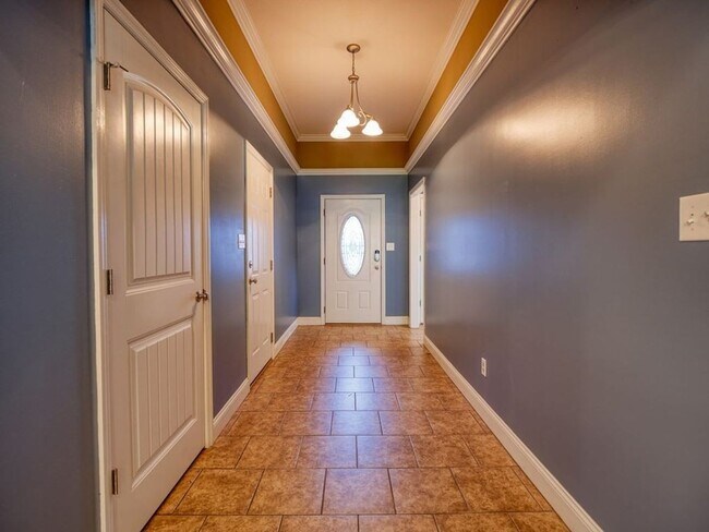 Building Photo - Serene Comfort and Modern Convenience: Wel...