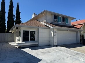 Building Photo - 3242 Maple Leaf Ct