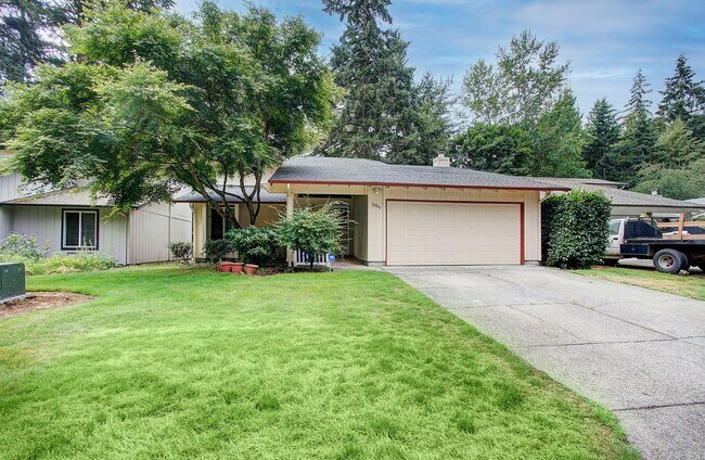 Building Photo - Bright 3 Bedroom 2 Bath Home in Pinebrook! Stainless Appliance Package