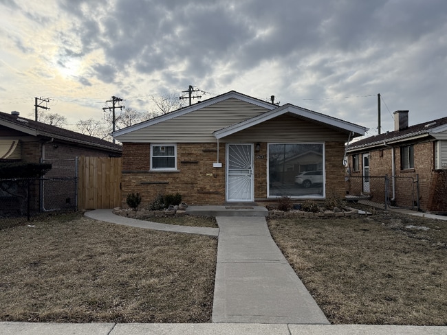 Building Photo - 9508 S Green St