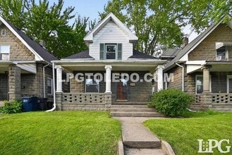 Building Photo - 1715 Greenwood Ave