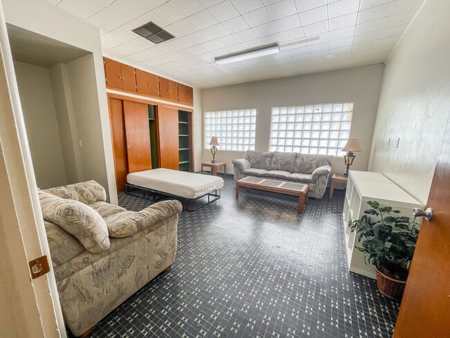 Foto del edificio - 13 Bedrooms 3 Bathrooms for rent in LOVING NM