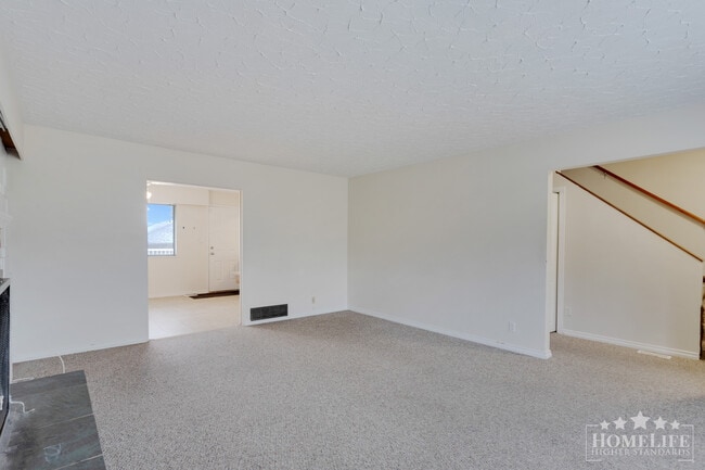 Building Photo - Spacious 3 Bedroom + 2 Bathroom Family Home in North Burnaby