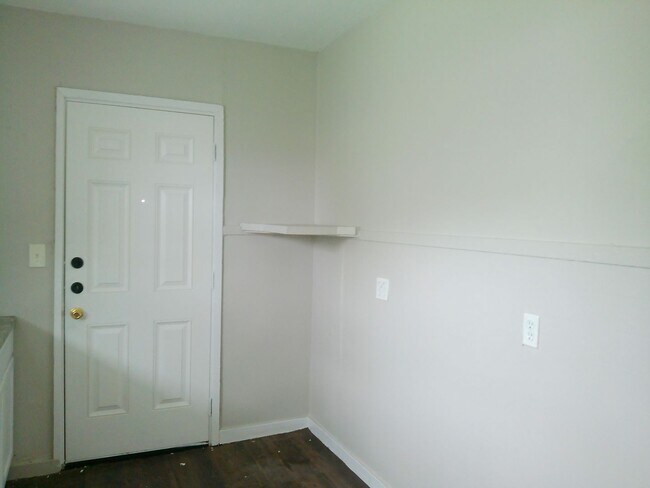 Building Photo - 2837 Sarita St