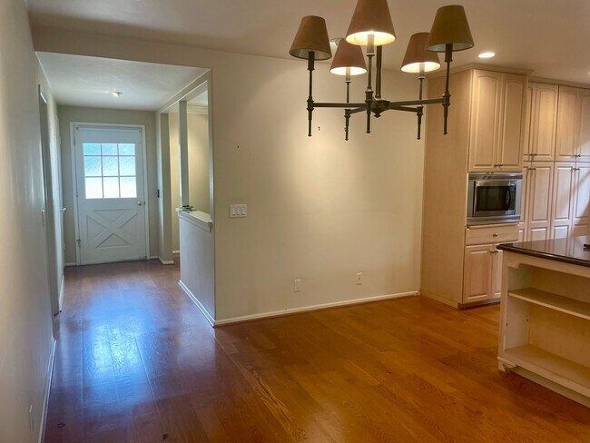 Foto del edificio - Carpinteria 3 Bedroom House - Available Au...
