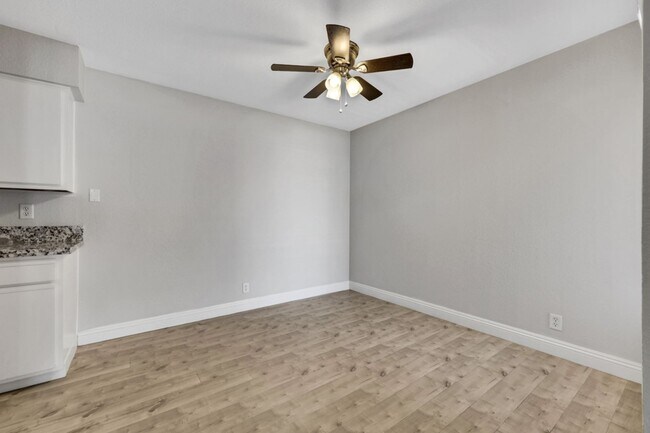 Foto del edificio - Upgraded 2 bedroom in gated community