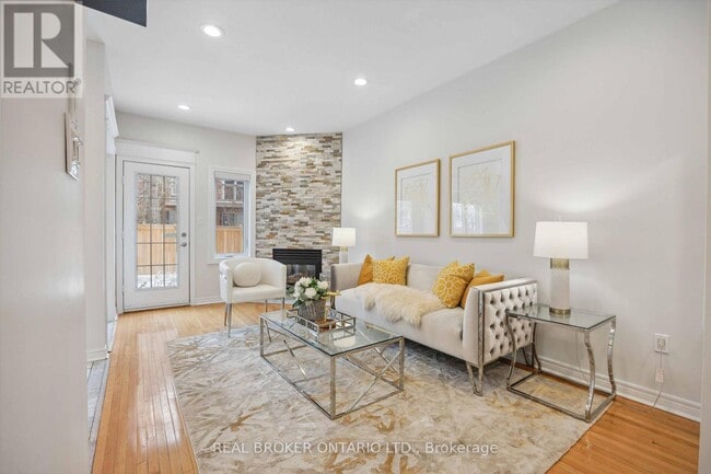 Building Photo - 255 Shaftsbury Ave