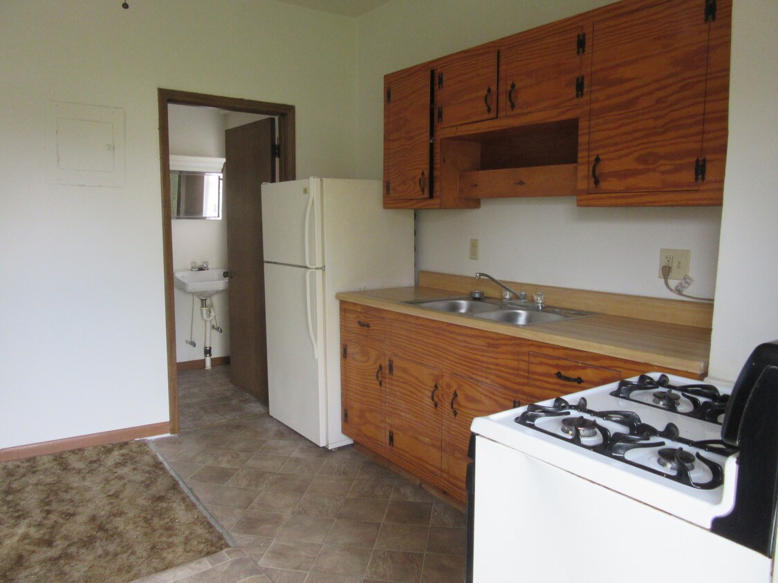 Primary Photo - 2425 1st Ave