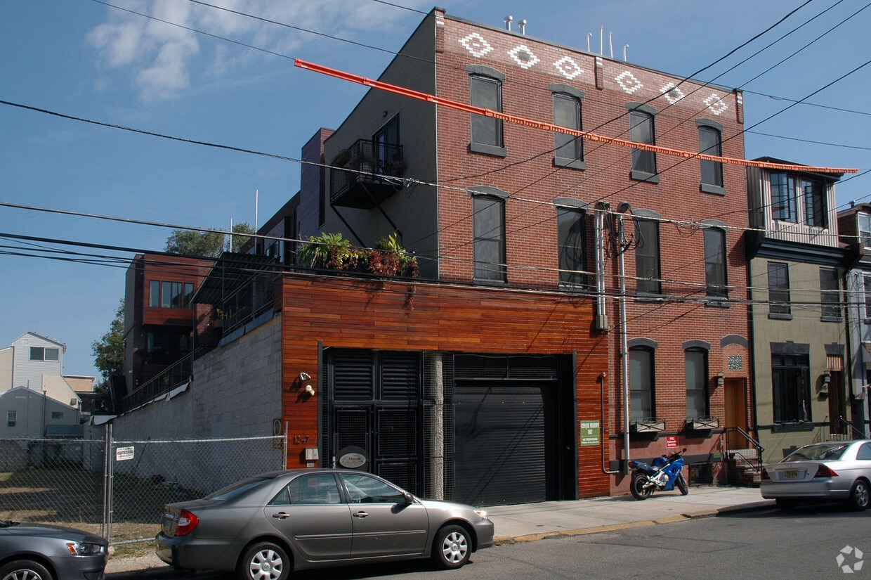 Building Photo - 1247-1251 E Columbia Ave