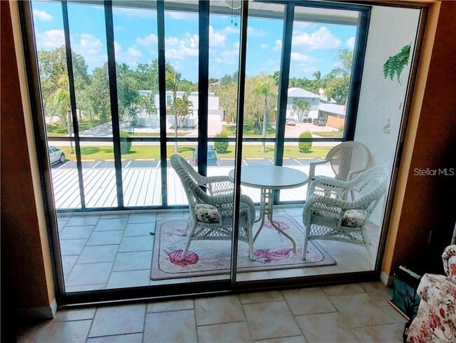 Building Photo - 6470 Hollywood Blvd