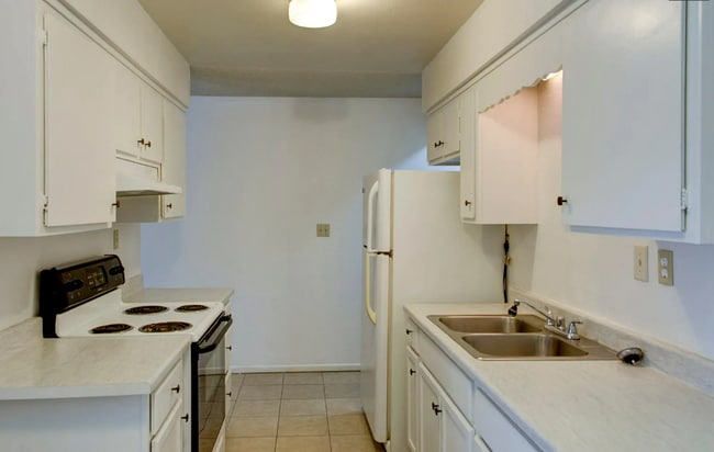 Building Photo - 1617 Turquoise Rd