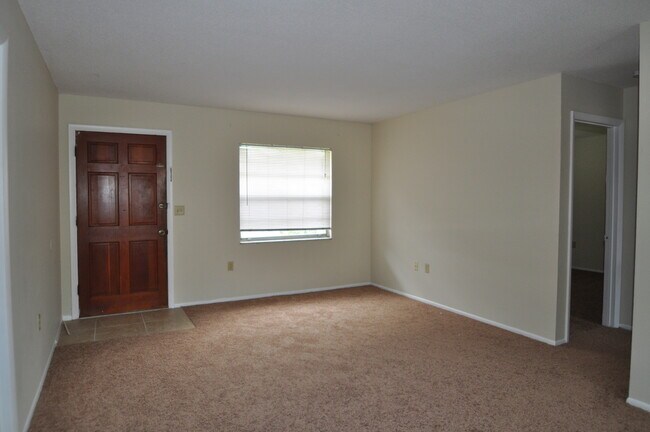 Foto del edificio - ALTAMONTE SPRINGS: 3 bed/1.5 bath home in ...