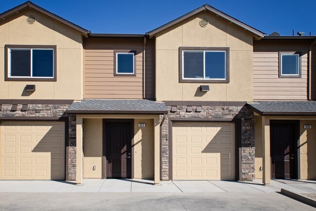 Building Photo - 928 N Olive Ave