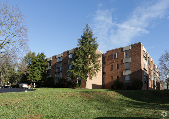 Building Photo - 170 Lakeside Apartments