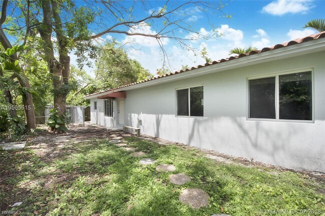 Building Photo - 5 br, 4 bath House - 6800 SW 57th Ter # 6800