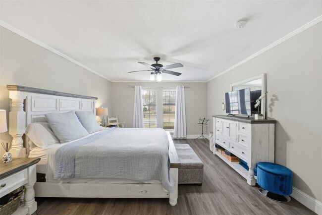 Building Photo - 1306 Carriage Dr