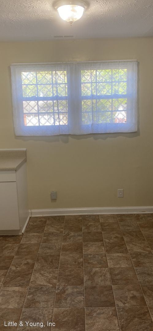 Building Photo - 2 br, 1 bath House - 455 McBain Drive