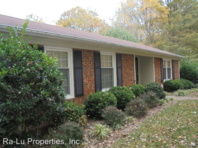Building Photo - 2314 Dover Pl