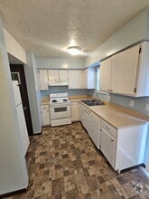Building Photo - 153 Elm St