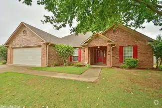 Building Photo - 2502 Margaret Cir