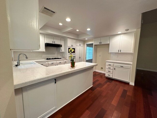 Foto del edificio - 23689 Burton St