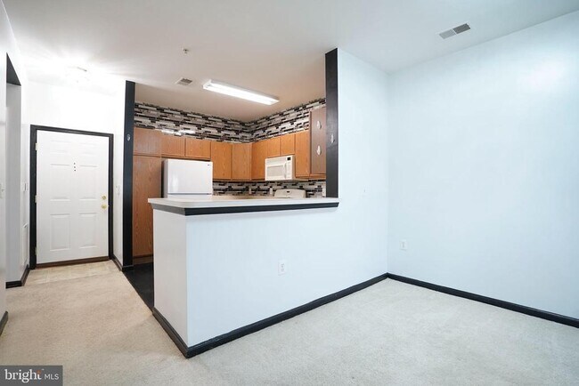 Foto del edificio - 1321 Karen Blvd