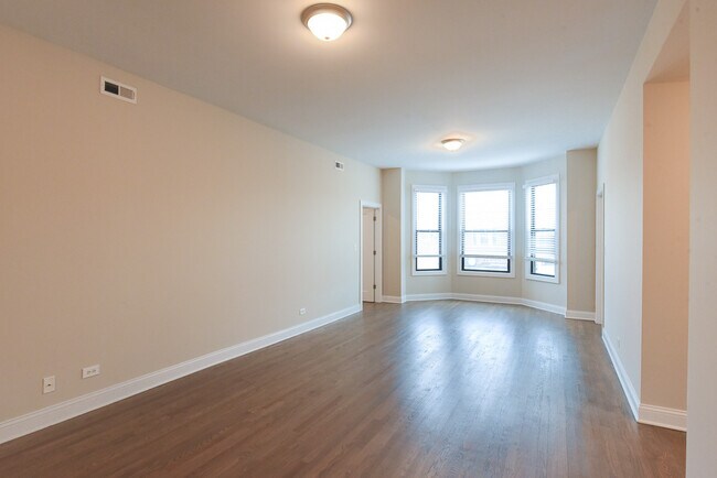 Foto del edificio - 3405 W Fullerton Ave