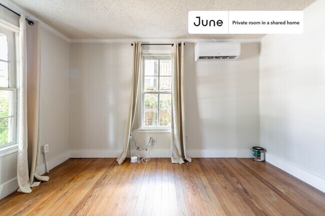 Foto del edificio - Room in Shared 3 bed/1 bath home