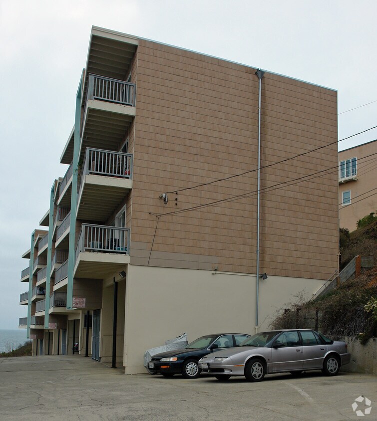 Building Photo - 677-681 48th Ave