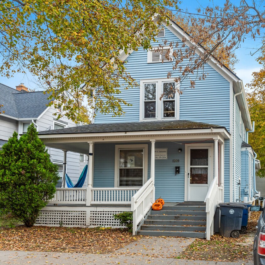Primary Photo - 1209 E University Ave