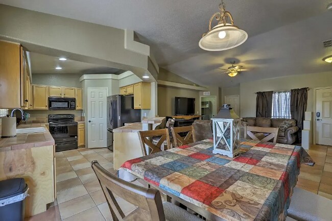 Foto del edificio - 2598 Rainbow Ave N