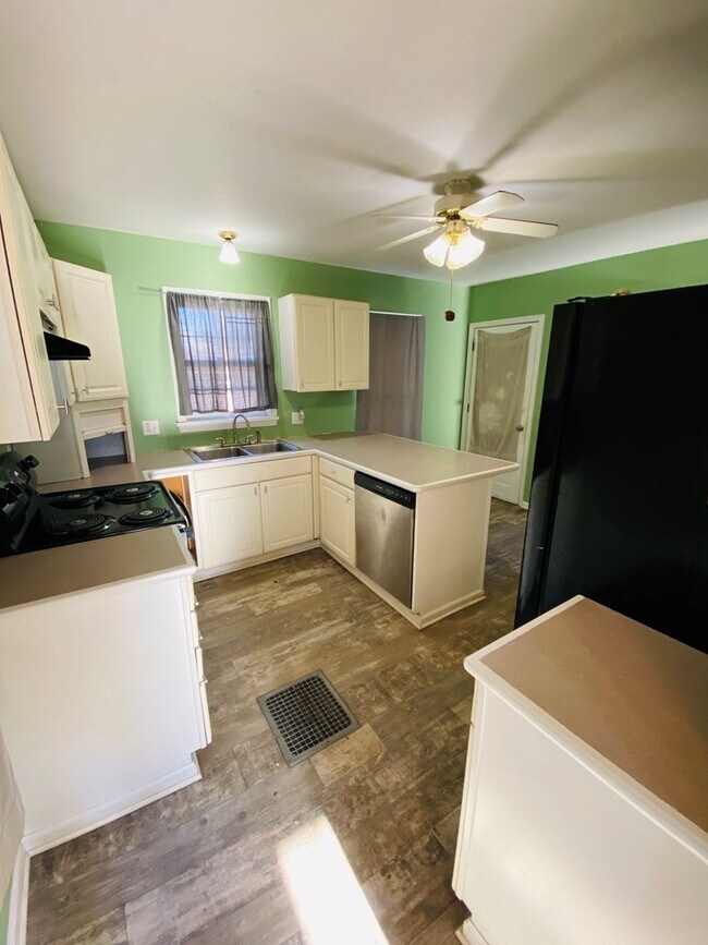 Foto del edificio - 708 Winsor Ave