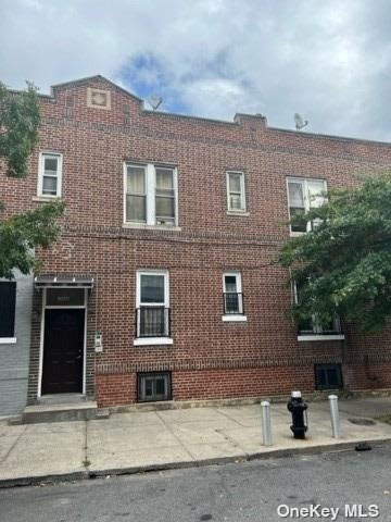 Building Photo - 588 Hegeman Ave