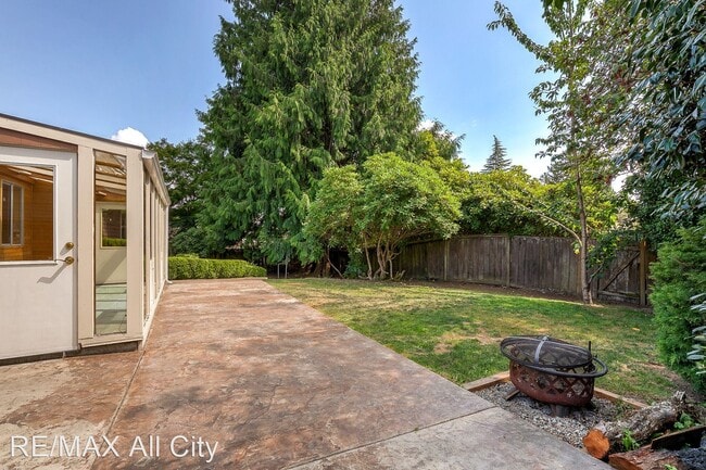 Foto del edificio - 4 br, 2.5 bath House - 17027 NE 19th Street