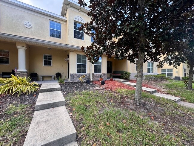 Building Photo - Summerfield Townhome