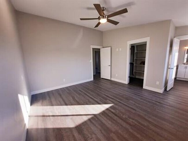 Foto del edificio - 3 bedroom, 2 bath, single car garage