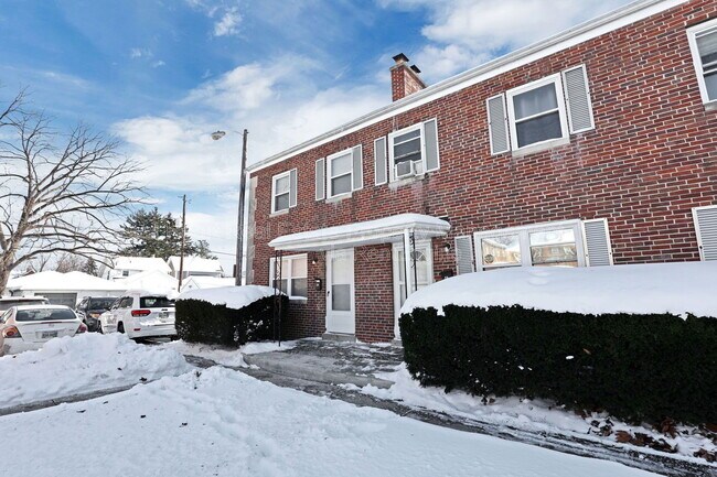 Foto del edificio - 338 S Chase Ave