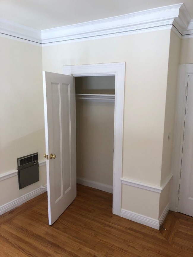 Building Photo - Classic Nob Hill 1 Bedroom apartment!