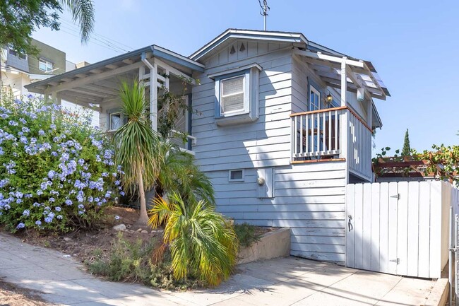 Foto del edificio - !!!QUAINT NORTHPARK COTTAGE 2 BEDROOM 1 BA...