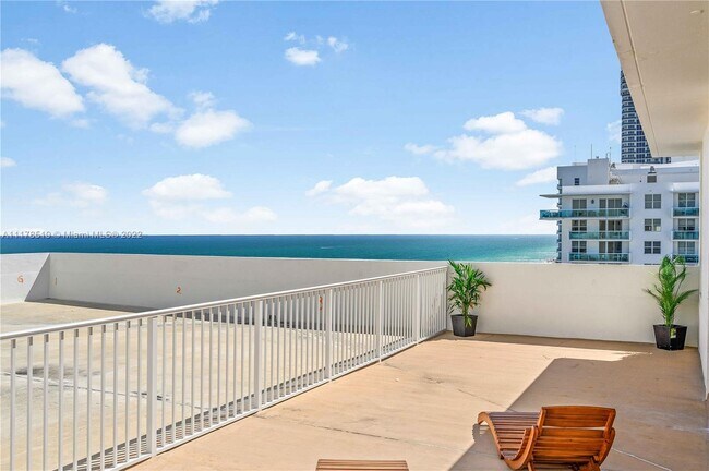 Building Photo - 5005 Collins Ave