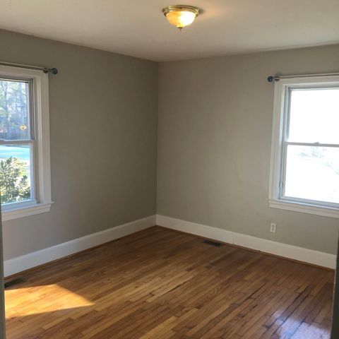 Building Photo - 1402 E Wright Rd