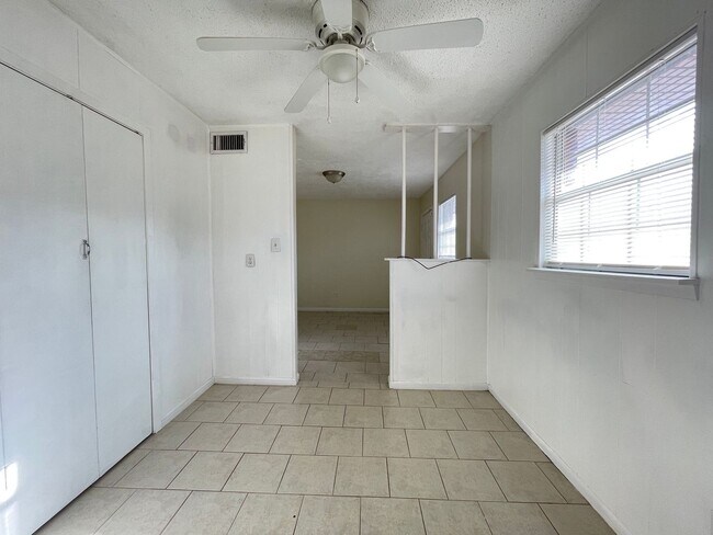 Building Photo - 930-940 S 15th Street