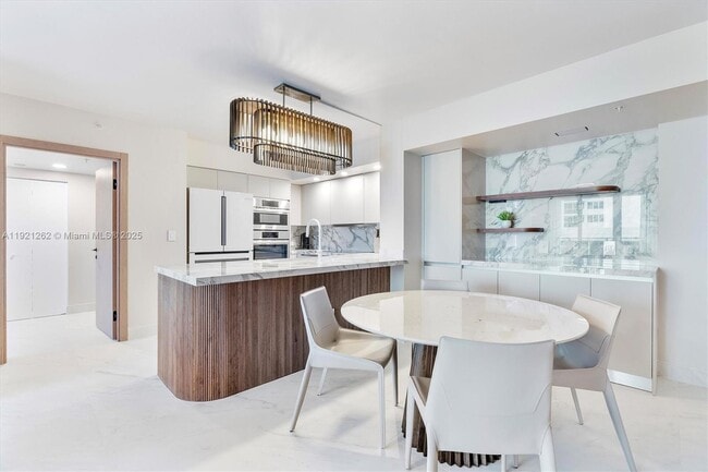 Foto del edificio - 2080 S Ocean Dr