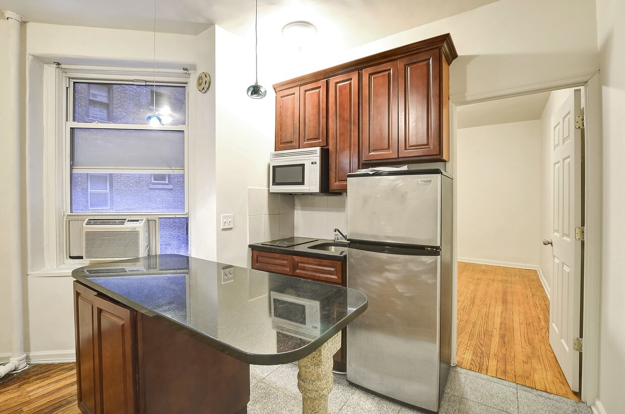 Foto principal - 140 W 71st St